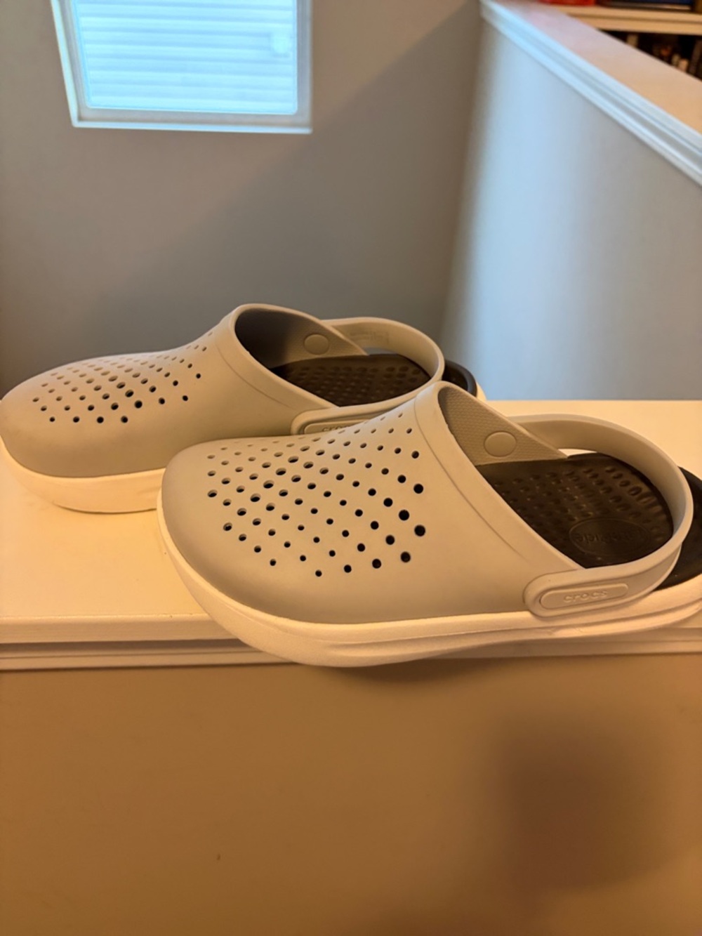 CROCS LiteRide Vented Clog in Light Gray and White